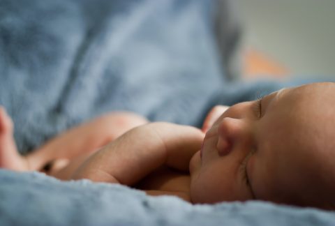 Bain enveloppé bébé